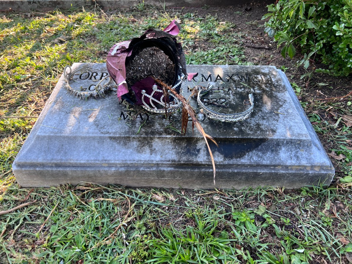 Old Woman and the Girls (Ivy Grimes)